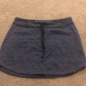 Athlete navy heathered skirt. Zip back pocket